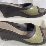 Crocs  Sately Sandal Womens Sz 9 High Wedge Heel Slip On Slide Espresso Green Tan Photo 0