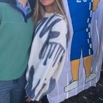 Verge Girl blue along the sidewalk sweater Photo 2