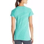 Saucony  Gray Dash Seamless Short Sleeve Top.  Size Small. EUC Photo 10