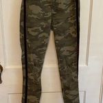 SO  Favorite Low Rise Jegging camo destroyed 0 Photo 0
