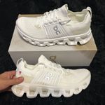 On Cloudwift white cream running athletic training lace up shoes sneakers sz 7.5 Photo 0