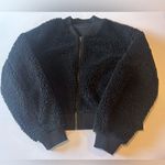 Uniqlo Women’s Black Fleece and Fuzzy Bomber Jacket EUC Size Small Photo 2