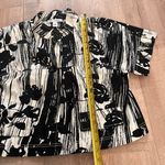 St. John Black White Flowers Cropped Short Sleeve Jacket Blazer Lined Size 8 Photo 7