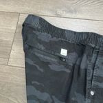 Vuori Ripstop Camo 3.5" Shorts Gray Black Size XL Photo 4