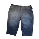 Avenue Women's Black Bermuda Denim Pull Photo 0