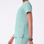 FIGS Casma Three Pocket Scrub Top in Aqua Blue Size XS Photo 2