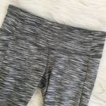 Alo Yoga Leggings M Oasis Capri in White Space Dye /White Athletic Athleisure Photo 3