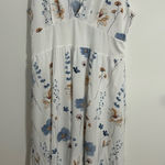 White dress with flowers. Used but in good condition. Size 14 Photo 0