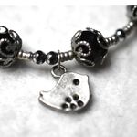 Source Unknown Charming Silver Tone Filigree Black Glass Beaded Birds Charm 6" Stretch Bracelet Photo 2