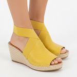 Gentle Souls NWOT ! By Kenneth cole Wedge Sandals size 9M Photo 0