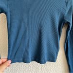 TNA Aritzia Women’s Blue Long Sleeve Ribbed Cropped‎ Shirt Top Size Medium Photo 4