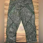 Lululemon  Cool to Street Crop Leggings With Mesh Panels Size 6 Green Leaf Print Photo 2