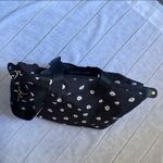 Alice + Olive X FABFITFUN DUFFEL Daisy Bag Black Photo 5