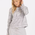 Vuori White Camo Halo Hoodie L Photo 0