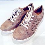 Clarks  Caroline Ella Sneaker Women's 8.5 Bronze Metallic Leather Lace Up NWOT‎ Photo 0