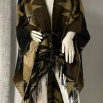 New Women’s Fall Cover up size One size New tags
Very spacious and comfy! Brown Photo 0