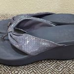 Vionic Arabella Womens Size 7 Sandals Purple Leather Thong Platform Wedge Photo 1