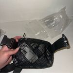 Lululemon Athletica Everywhere Belt Bag 1L
Manifesto Print color black & silver Photo 9