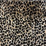 Old Navy  EXERCISE LEGGINGS
CHEETAH PRINT WAIST 15” INSEAM 24”
FRONT CREASE Photo 2