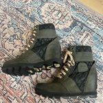 Sorel Lexi Wedge Boot Olive Green and Black Quilted Leather Ankle Boots Size 8 Photo 6
