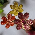 Gold 3 Crystal Flower Hinge /Clamper Bracelet Photo 1