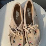 Clarks  Wallabee Boot Lace Up Chukkas In Taupe Floral Embroidery Size 8.5 Anthro Photo 5