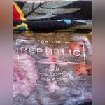 FOR THE REPUBLIC short-sleeved t-shirt with an all-over floral print. The shirt features Photo 7