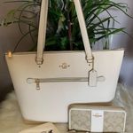 Coach Gallery Tote Bag And Matching Wallet Photo 0