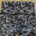 Lululemon  Women's Size 4 Align High Rise Leggings Crop Blue Black‎ Patterned Photo 3