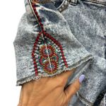 No Boundaries Y2K  Women's Denim Shorts Embroidered Acid‎ Wash Raw Hem 9 Photo 2