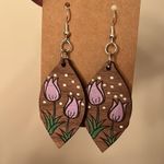 Handmade NWT Wooden Floral Purple and White Floral Tulip Earrings Photo 3