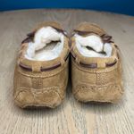 UGG  Dakota Light Brown Sheepskin Lined Tan Moccasin Slippers Women’s Size 8 Photo 2