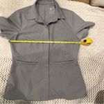 FIGS  TECHNICAL COLLECTION SCRUB SHIRT WOMENS MEDIUM GRAY 2 POCKETS Photo 6