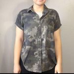 Vanilla Star Jeans Vanilla Star • Camo Short Sleeve Button Down Size Small Photo 2