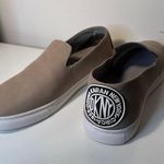 DKNY  Womens Jilian Leather Low Top Slip On Gray Nubuck Size 8 Photo 7