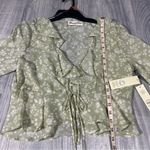 No Boundaries  Light Green Floral Crop Top Blouse; medium Photo 8