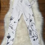 Athleta New White & Black Floral Design Athletic Leggings size XXS  Elation Wildflower Tight Legging Photo 3