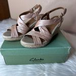 Clarks Artisan Shutter Shade Espadrille Wedge Sandals Pearlized Pink/Beige Size Photo 11