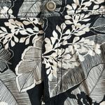 Croft & Barrow  black‎ and white leaf print classic fit skort size 10 stretch Photo 1