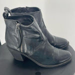 Forever 21  black‎ bootie size 6 1/2 Photo 0