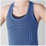 Lululemon Run Swiftly Tech Racerback Heathered Harbor Blue Sz 6 Chevron tank top Photo 3