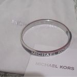 Michael Kors  MKJ8120040 Women's Silver Tone BRASS Hinge Bangle Bracelet Photo 6