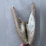 Soludos Gold Eyelet Floral Woven Mules Women’s Size 5.5 Photo 3