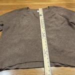 Old Navy  women’s vneck pull over long sleeve sweater size medium. Photo 4
