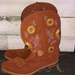 Sunflower western boots Floral Embroidery Chunky Heeled Boots size 8.5(40) NWOT‌ Photo 7