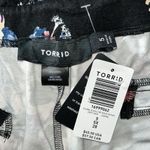 Torrid  NWT Size 5 Black - Floral Print Ponte Paperbag Waist Shorts w/ Tie Belt Photo 2