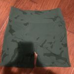 Amazon Aurola Shorts Camo Seamless Scrunch Photo 0