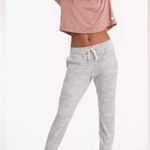 Vuori ** Performance Joggers Pants * Light Gray Camo* DreamKnit*, Photo 0