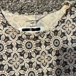 Croft & Barrow Black and White Floral Short Sleeve Top (R1) Photo 2