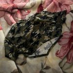 SheIn  1X army print cropped v shaped tee Photo 2